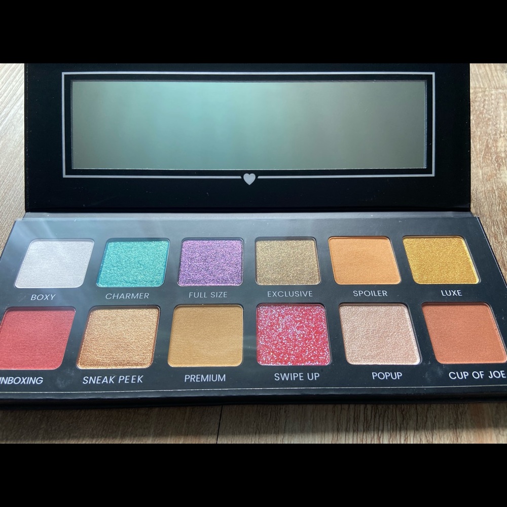 Boxy Charm Eyeshadow Pallet